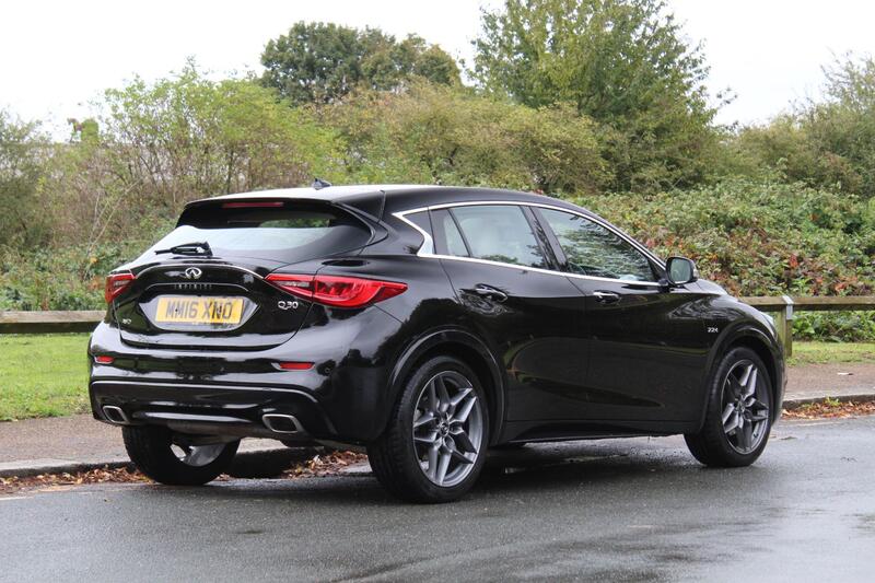INFINITI Q30
