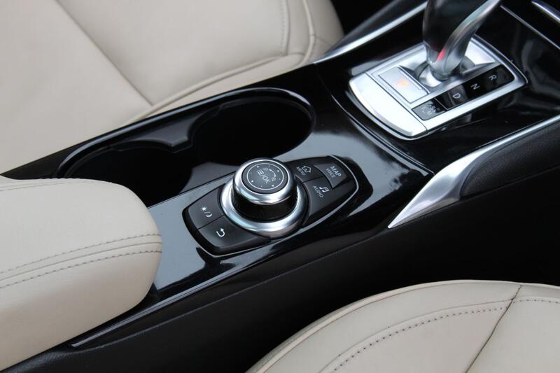 INFINITI Q30