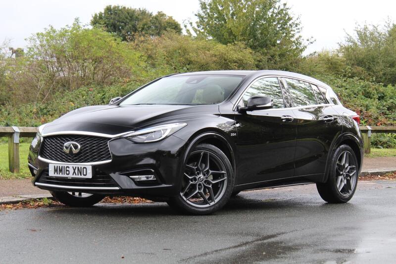 INFINITI Q30