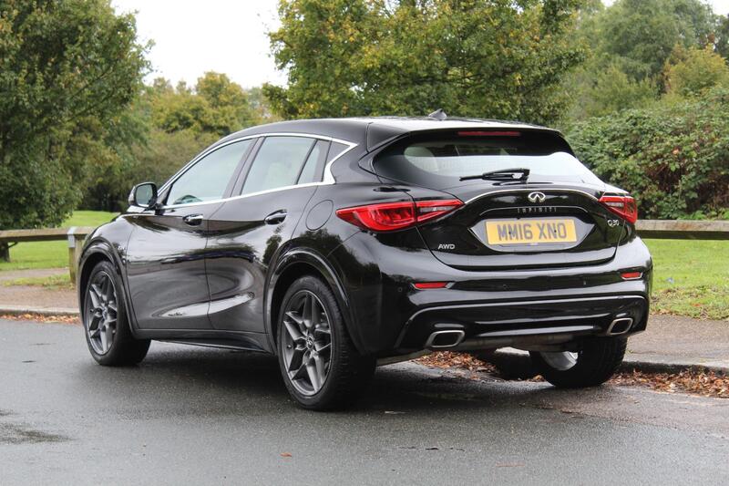 INFINITI Q30