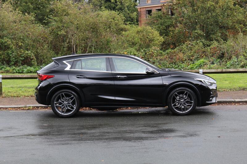 INFINITI Q30