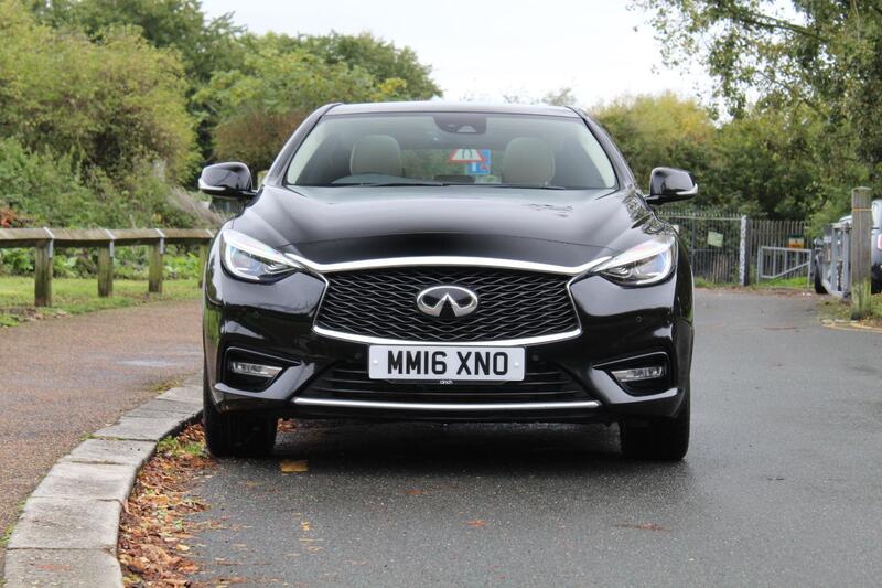 INFINITI Q30