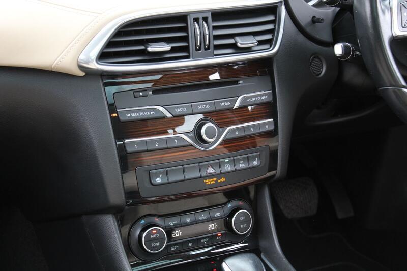 INFINITI Q30