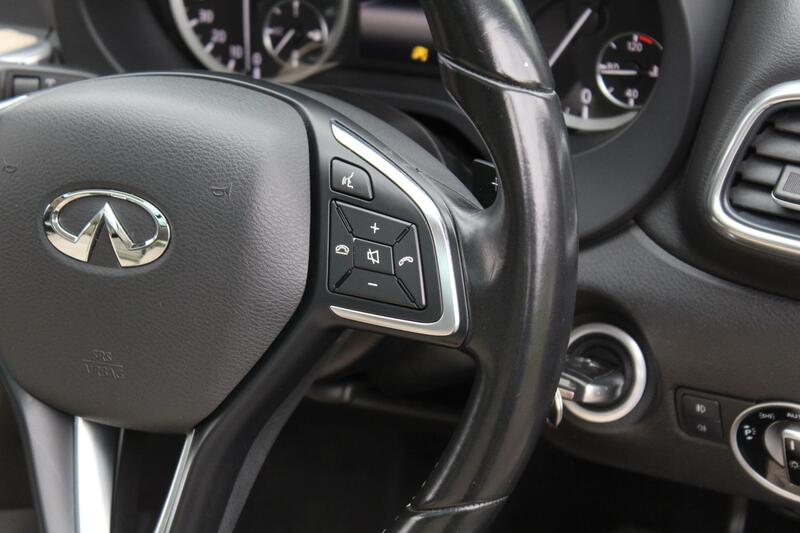 INFINITI Q30