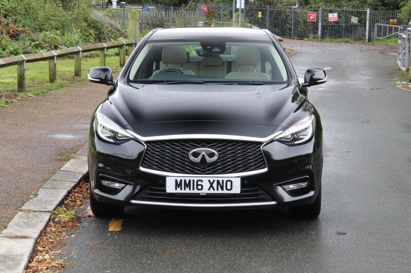 INFINITI Q30