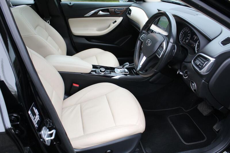 INFINITI Q30